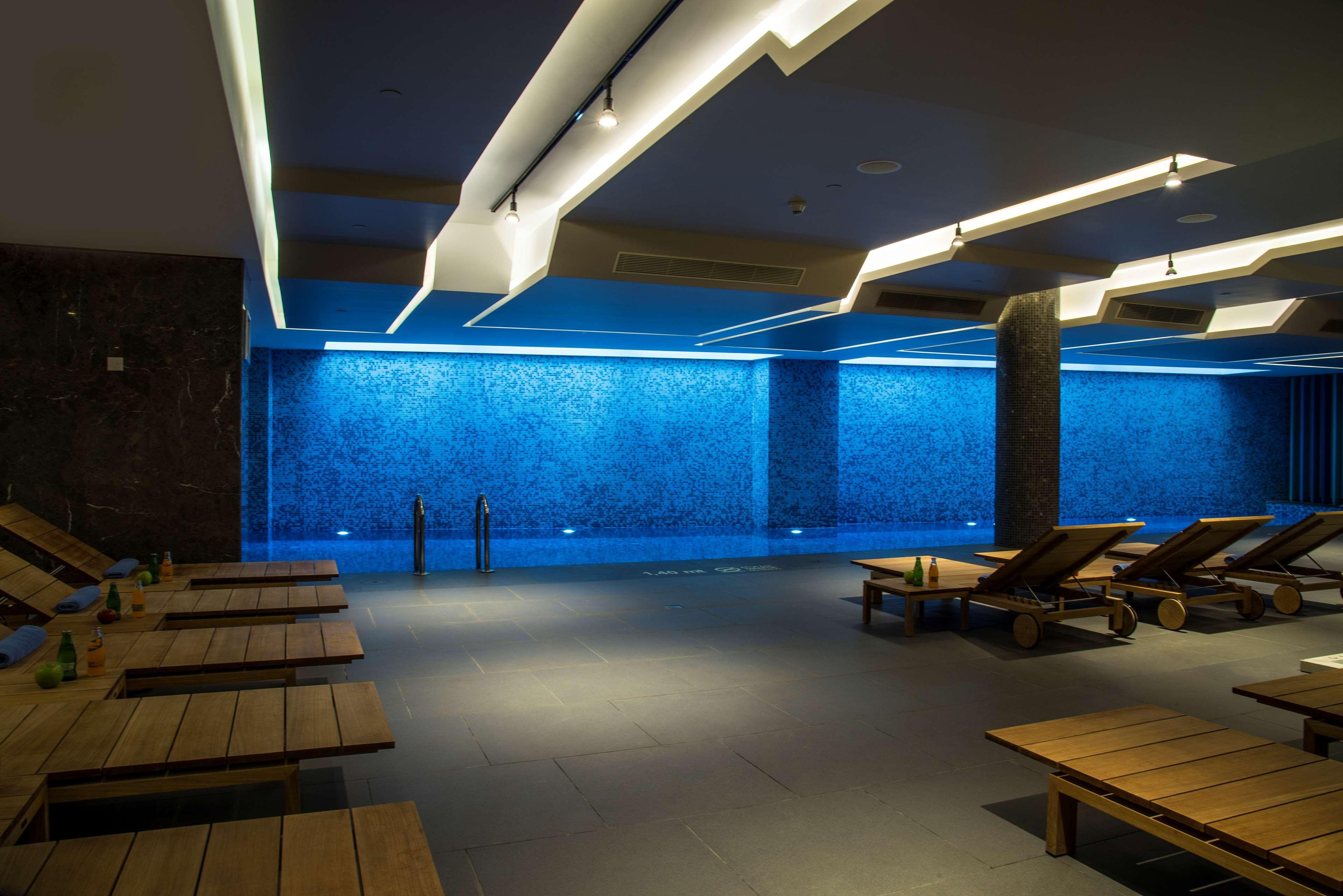Radisson Blu Hotel Istanbul Asia Ngoại thất bức ảnh The spa at The Standard East Village