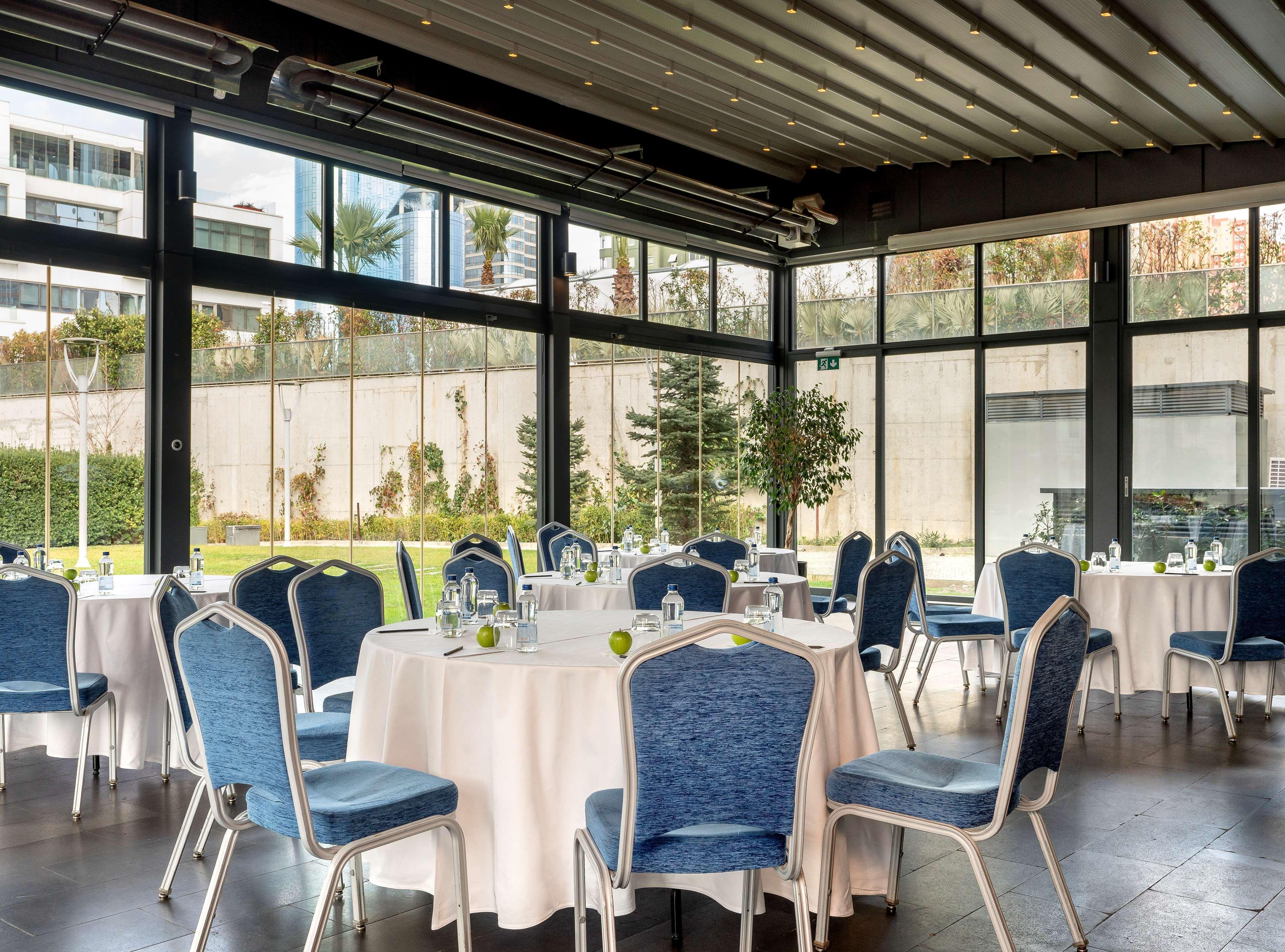 Radisson Blu Hotel Istanbul Asia Ngoại thất bức ảnh The interior of the restaurant