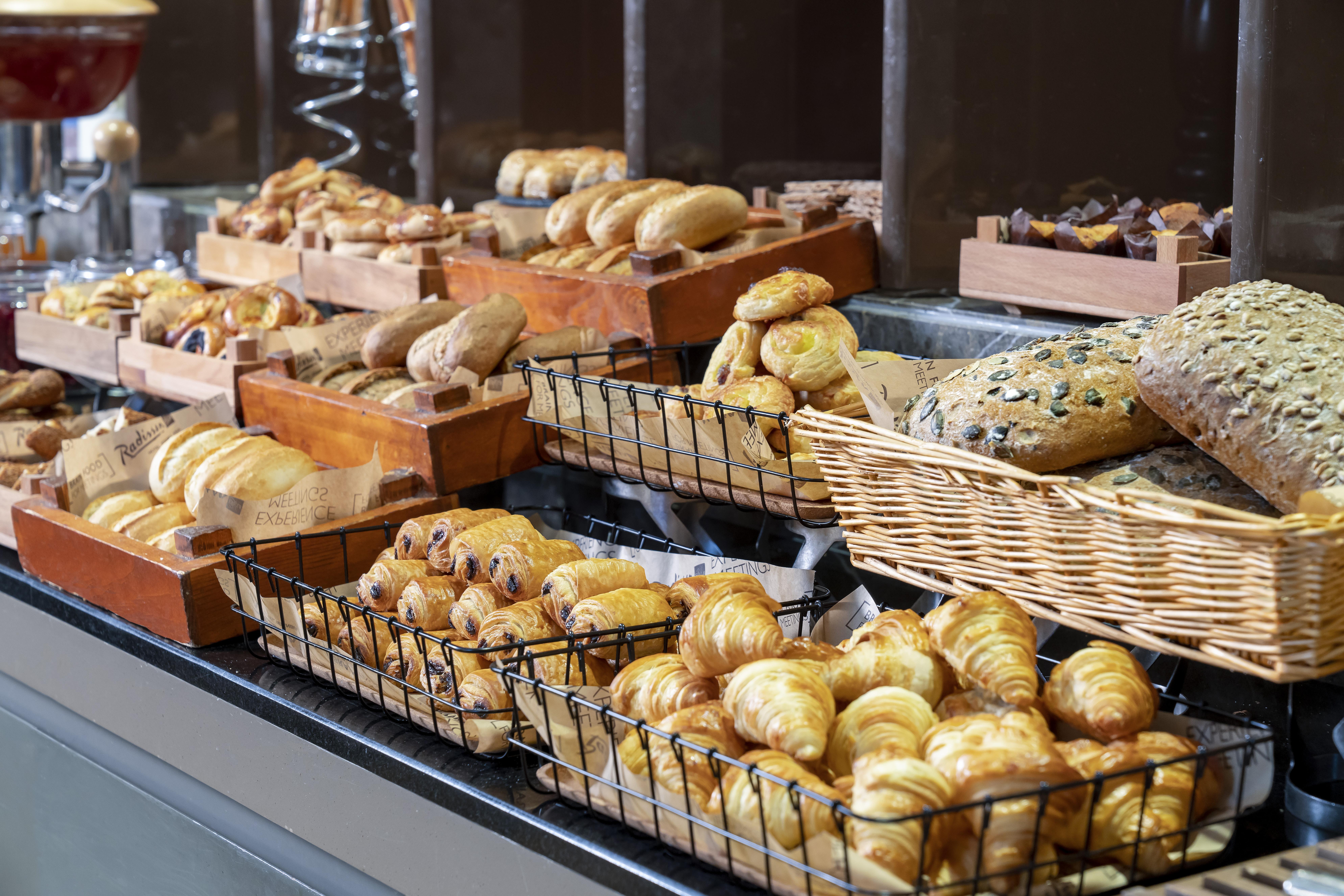 Radisson Blu Hotel Istanbul Asia Ngoại thất bức ảnh Buns and pastries